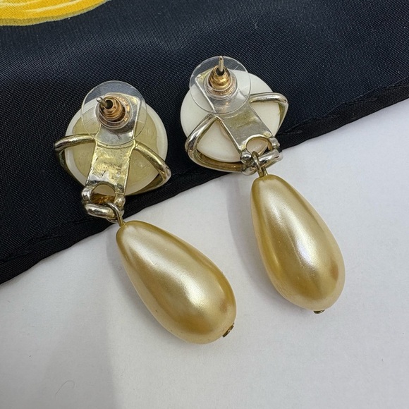 Vintage 90s Gold and Pearl drop earrings- pierced - Picture 5 of 5